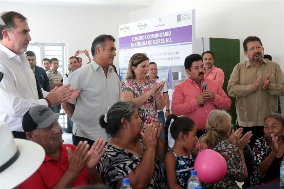 El Gobernador Jaime Rodríguez inaugura un comedor comunitario en Ciénega de Flores.