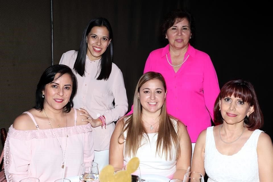 Marcela Vega, Esthela Tijerina, Alma Vega, Sara Martínez y Ludivina Guerra
