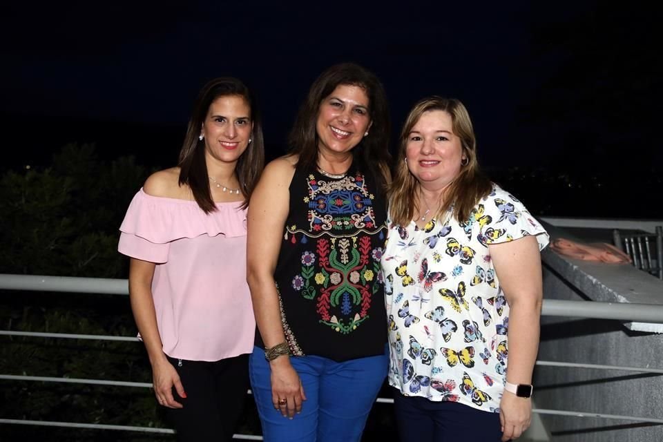 Lucy García de Rodríguez, Silvia García de Martínez y Kathy Leal de Arenas