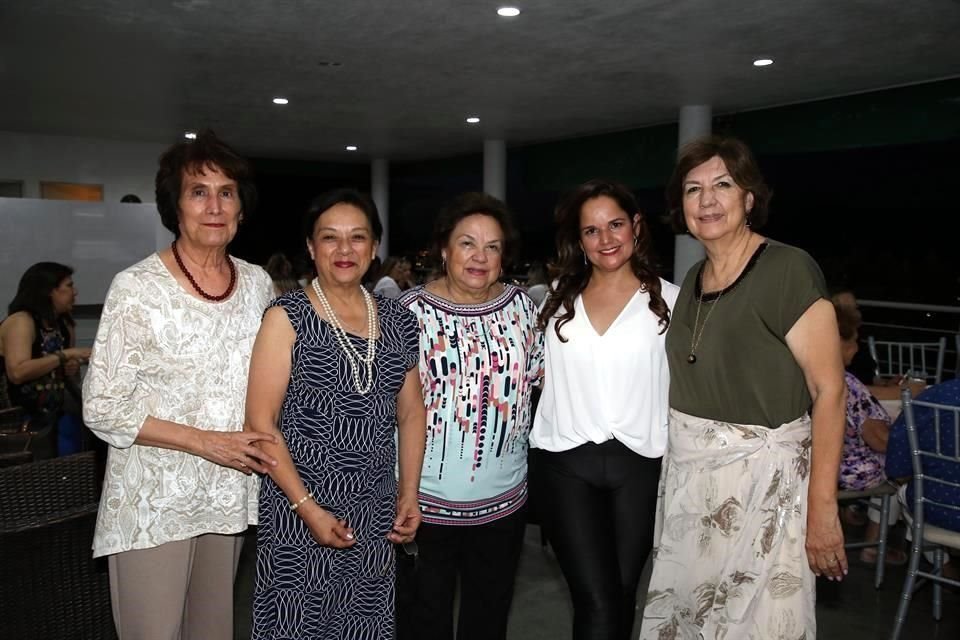 Silvia Treviño de García, Nora González de Ramírez, Elsa González de Arenas, Elsa Arenas de García y Sandra González de Herrera