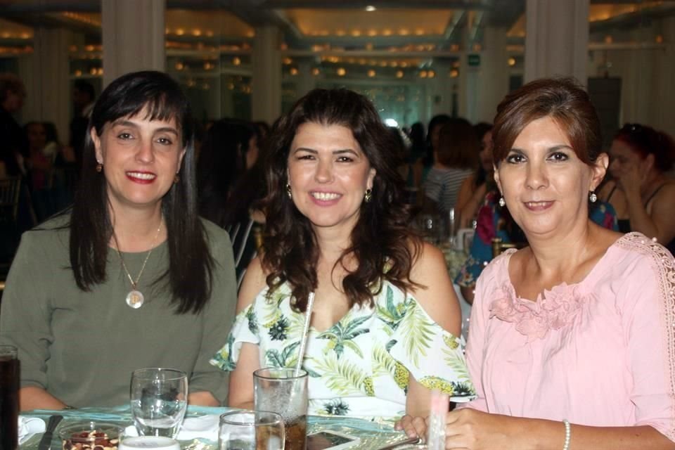 Ana Laura Saldívar de Canales, Vero Moncayo y Adriana Obregón