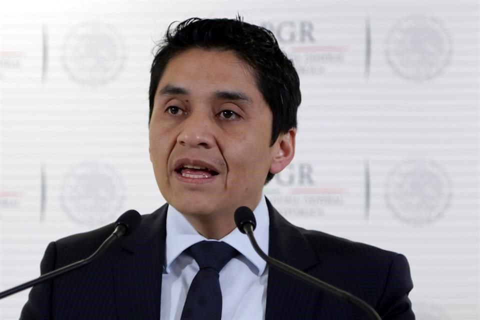 Ramírez fue el primer fiscal responsable de las investigaciones de la desaparición de los 43 normalistas de Ayotzinapa.