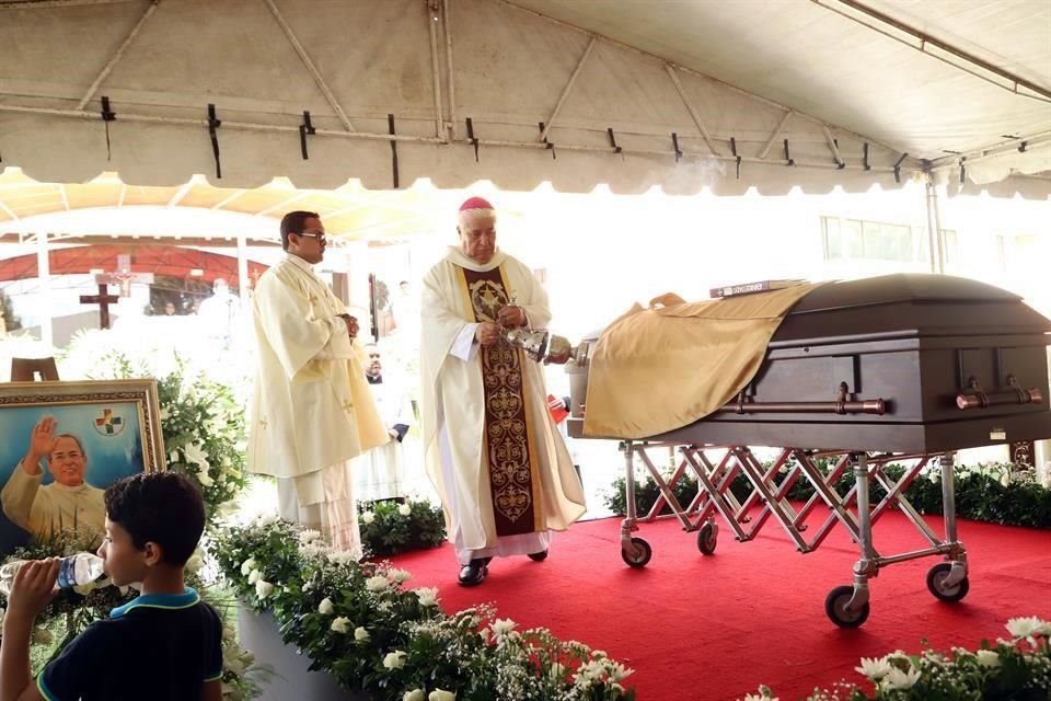 Misa de cuerpo presente de Padre Agustín Rojano, oficiada por Monseñor Rogelio Cabrera