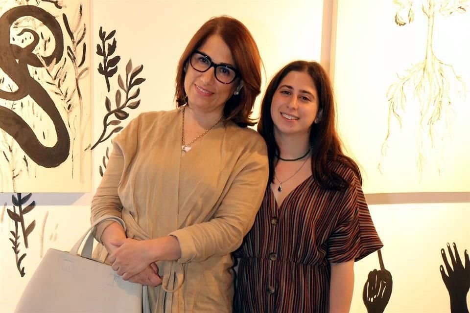 Margarita Monterrubio y Regina Hoyos