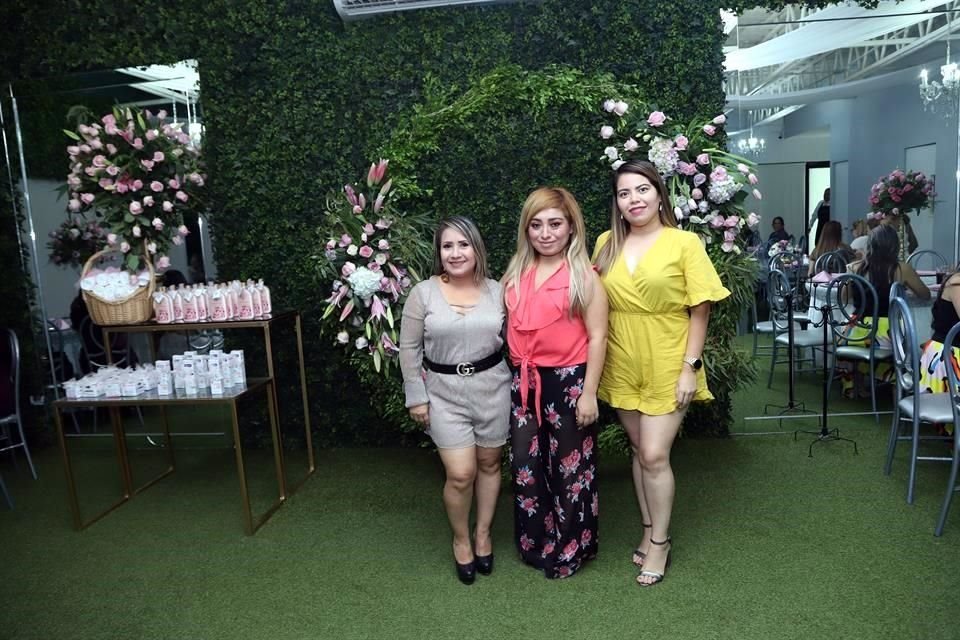 Norma Grimaldo, Mayra Grimaldo y Madison Rodríguez