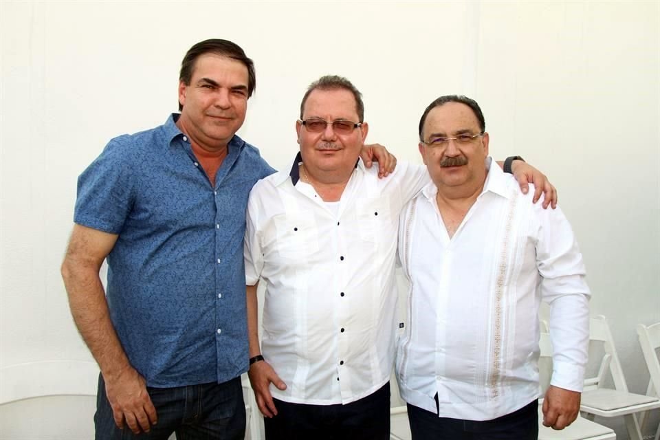 Miguel Sáenz, Ricardo Flores y Roel Flores