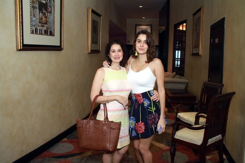 Vicky Treviño y Ana Fernanda Uribarri