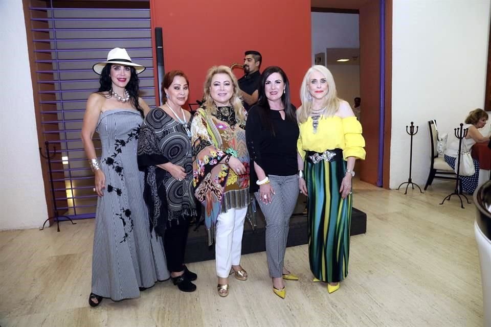 Martha Martínez de Ruiz, Mágala García, Marina Benavides de Castilla, Marlene Dávila de Rodríguez y Tey González de Salas