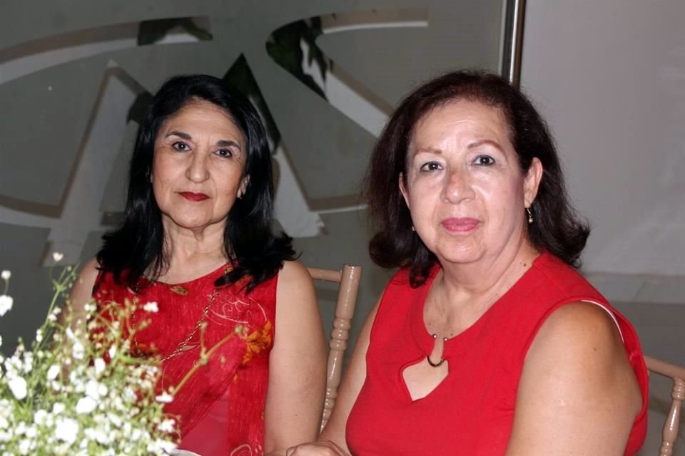 María Esthela Darwich y Aída Vázquez
