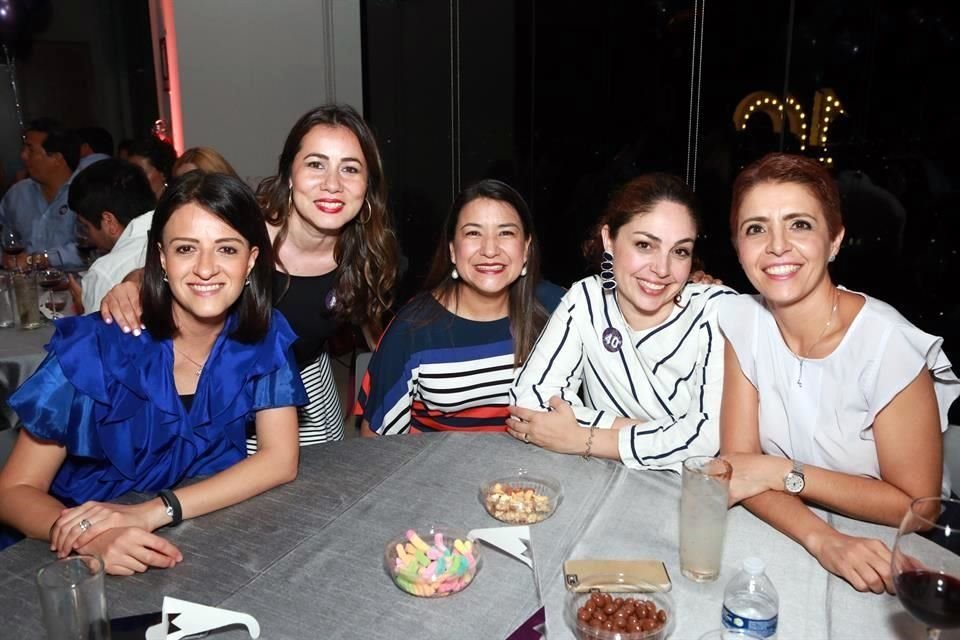 Yahaira Morton, Katy Guerra, Maricarmen Tena, Martha Medina y Melody Fernández