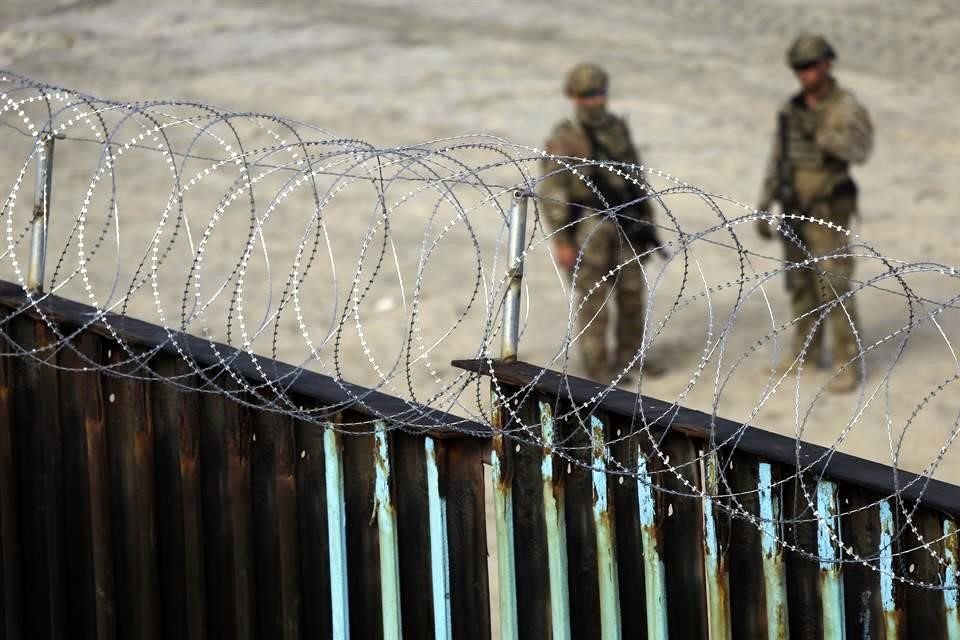 El Pentágono avaló el envío de 2 mil 100 soldados a la frontera de EU con México.
