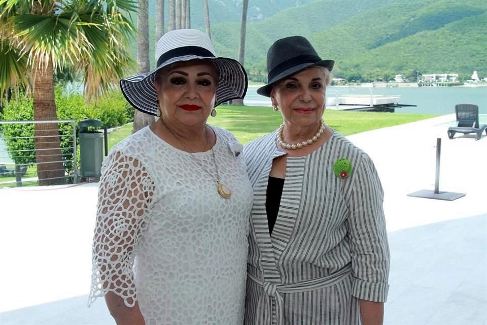 Yolanda Alvarado y Rosa Mirthala Garza de Treviño