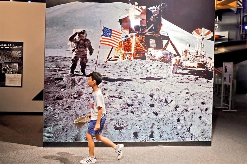 Museos de Estados Unidos exhiben imágenes de la proeza espacial.