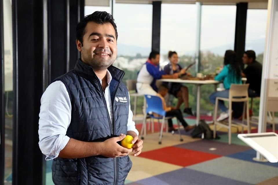 Abraham Enríquez, coordinador del programa de incubación de alta tecnología del Tec de Monterrey, donde se ofrecen espacios gratuitos para el coworking a emprendedores en etapas tempranas.
