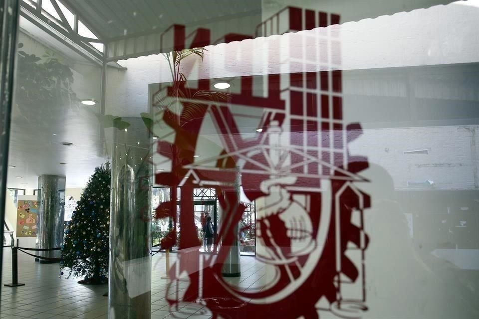 El Politécnico, actualmente es un órgano desconcentrado, con libertad de cátedra, pero que depende administrativa y financieramente de la Secretaría de Educación Pública (SEP).