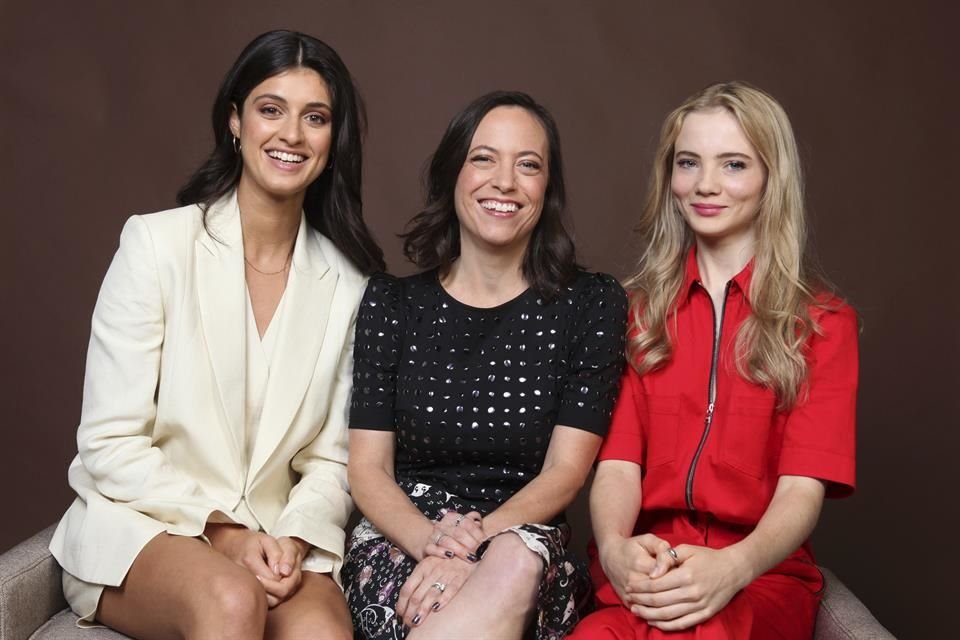 Las actrices Anya Chalotra, Lauren Schmidt Hissrich y Freya Allan forman parte del elenco de 'The Witcher', cuyo primer avance se estrenó en la Comic-Con.