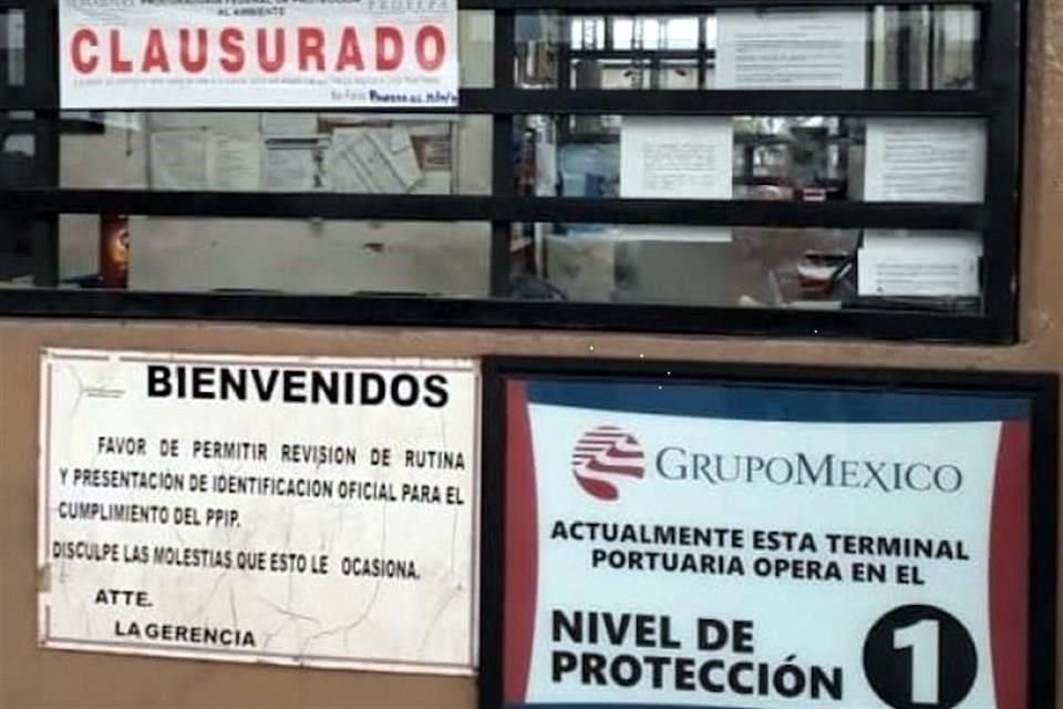 Funcionarios de la Profepa colocaron los sellos de clausura en la terminal de Grupo México.