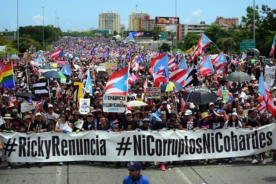 Miles de personas marcharon para exigir la renuncia del Gobernador de Puerto Rico, Ricardo Rosselló, tras filtrarse chats con insultos.