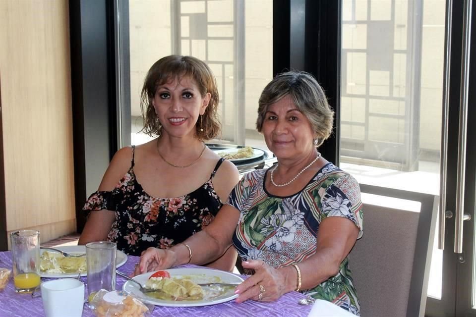 Armandina García y Oralia Manzano