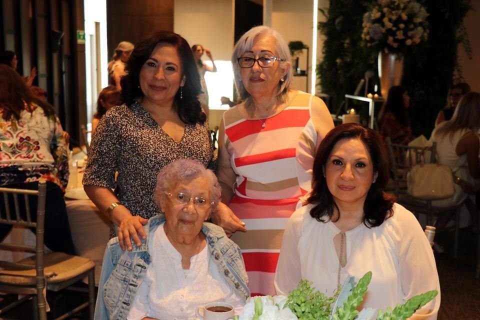 Dora Aguilar, Rebeca Garza, Evangelina Solís y Guadalupe Gloria