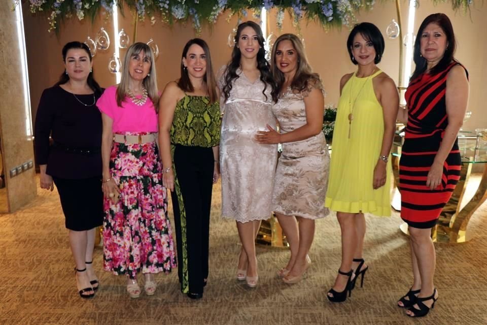 Patricia Robles, Yaya Guzmán, Cynthia Luna, Patricia Alejandra Romeo de Garza, Patricia Gloria de Romero, Lily Doria y Flor Garza