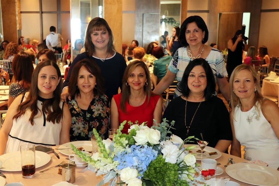 Adriana Carranza, Martha Romero, Lorena García, Aida Acuña, María Elena Caballero, Delia González y Maru Treviño