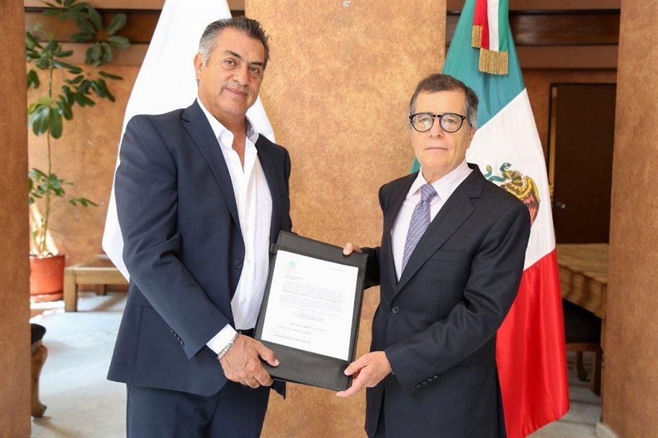 Luis Farías Mackey (der.) fue nombrado titular de la Oficina de Representación del Gobierno del Estado en la CDMX.