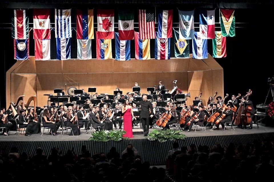 Invitados por la Escuela Superior de Música y Danza de Monterrey y con apoyo de Conarte, 90 jóvenes de diferentes países ofrecen una noche de emociones en el concierto de la Orquesta de las Américas.