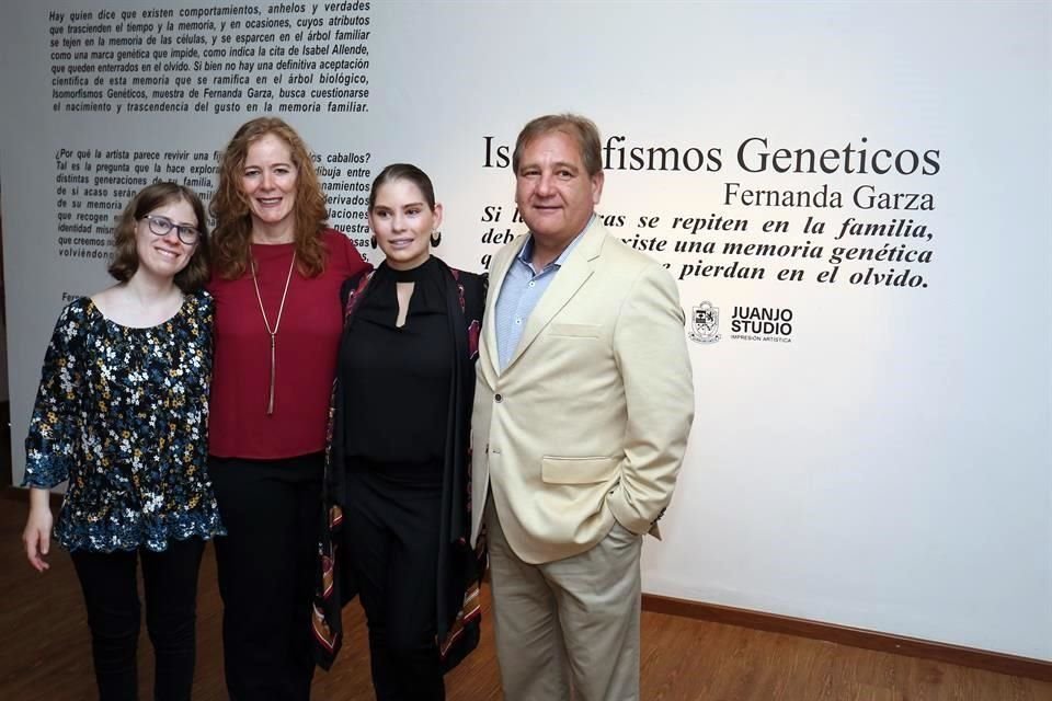 Marijose Garza, Gloria Magallanes de Garza, Fernanda Garza y Martín Garza