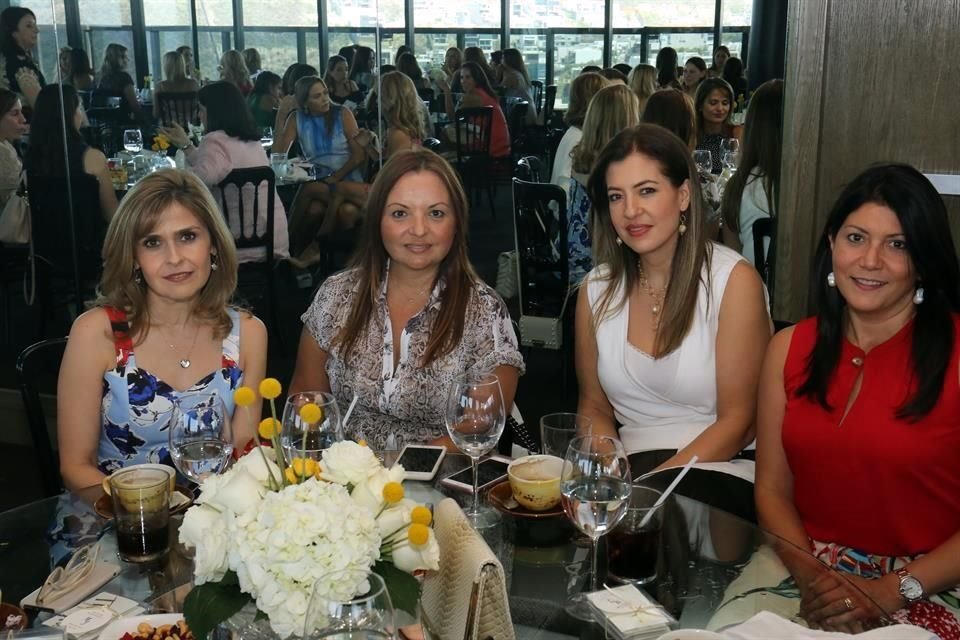 Cecilia Reyes de Zambrano, Tania Canales de García Noriega, Laura Valles de Flores y Mercedes Anastás de Maiz