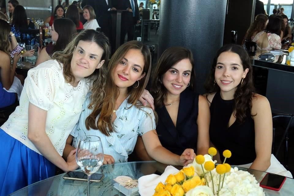 Patricia Rubio, Paulina González, Catalina Leal y Lore Martínez