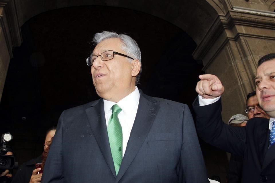 Sosamontes fue Jefe de la Oficina de la Secretaria de Desarrollo Social de 2012 a 2015, cuando Robles ocupaba ese cargo.