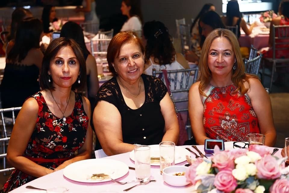 Hortencia Gutiérrez, Beatriz Hiruega y Margarita Flores