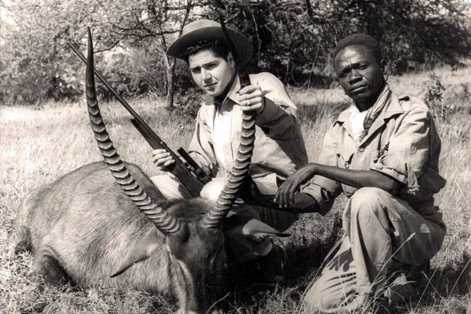 Cazar fue uno de sus deportes preferidos. Esta foto se la tomaron en África del Este en 1955.