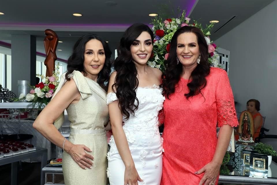 Mireya Guajardo de Torres, Abril Peña Flores y Mary Flores de Peña