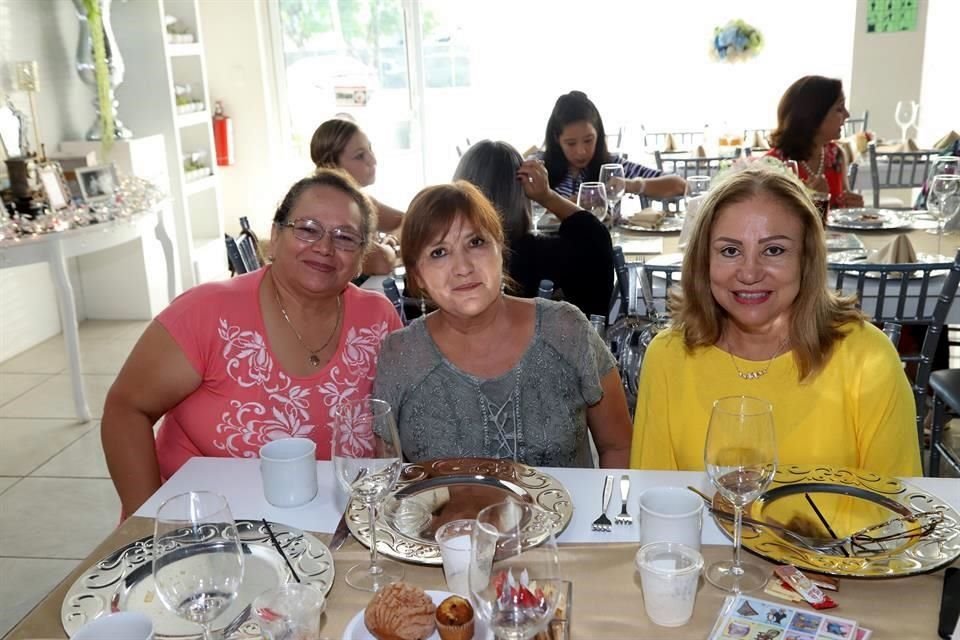 Gloria Suárez, Magdalena Bracho y Angélica Rosales
