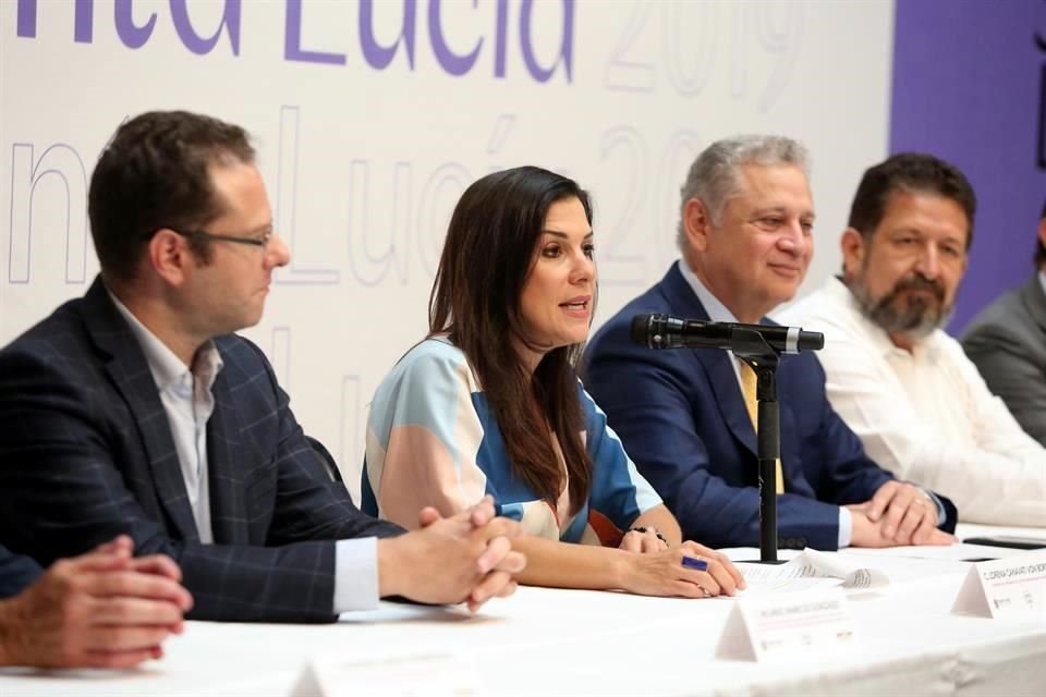 Lorenia Canavati fue la encargada de presentar el Festival Santa Lucía 2019.