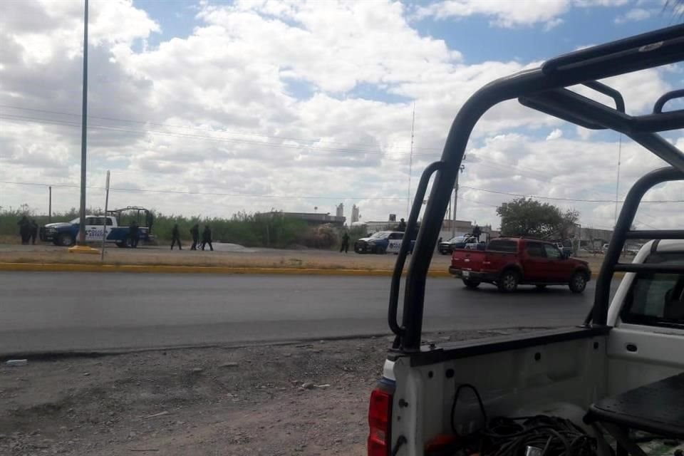 Un fuerte enfrentamiento entre hombres armados que iban en convoy de camionetas y policías estatales en la carretera al Aeropuerto sembró el pánico entre la gente que salía de sus centros de trabajo.