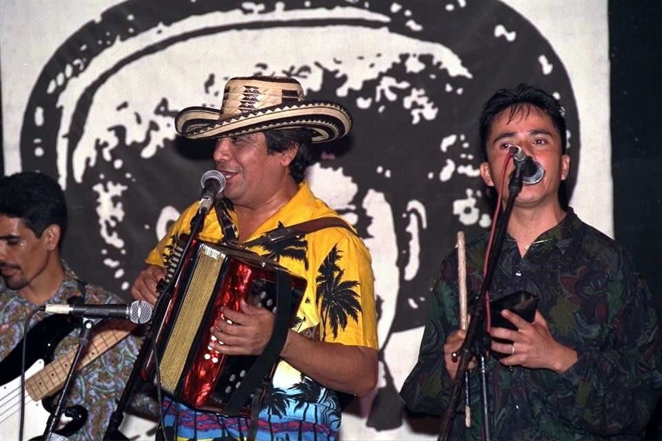 Alfredo Gutiérrez, Aníbal Velásquez y Andrés Landero fueron sus primeras influencias para tocar música colombiana.