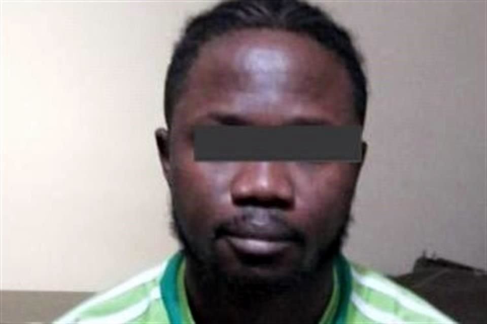 Los nigerianos Tunde, de 40 años, y Ademola, de 37, tenían identificaciones del INE, las cuales se investiga si son apócrifas.