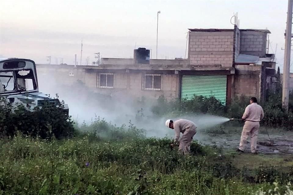 Personal de PC labora en fuga de gas LP en Tezoyuca, Edomex.