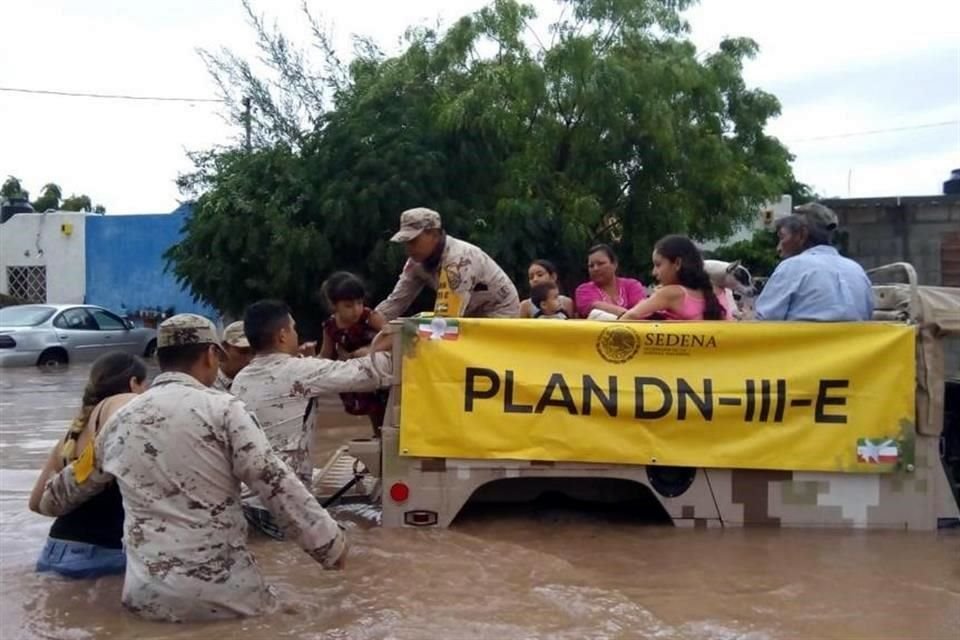 Las personas fueron evacuadas en Los Mochis y trasladadas a un albergue con sede en Topolobampo, Sinaloa.