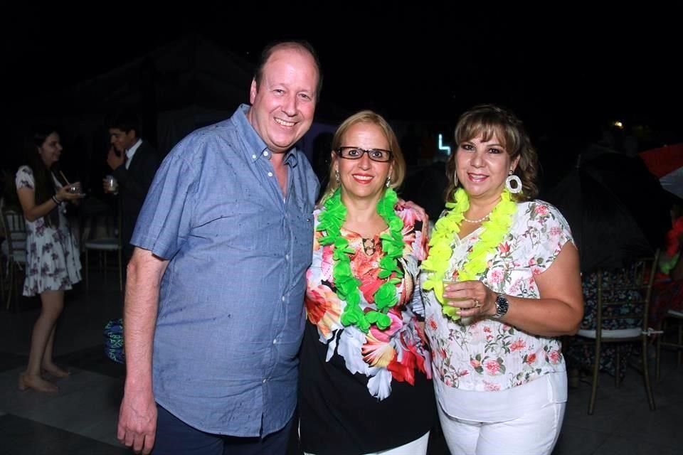 Carlos Argüelles, Marcela Villarreal y Laura Garza