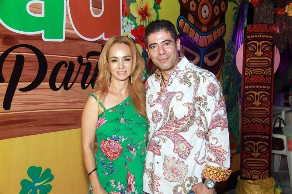 Nancy Yépez de Martínez y Homero Martínez