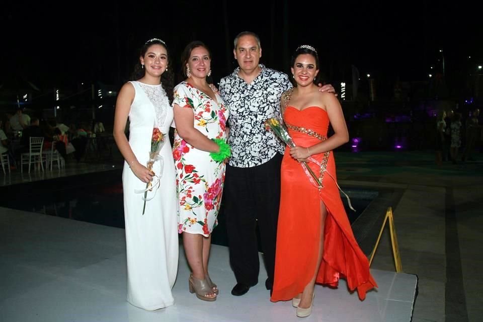 Ana Lucía Palacios Flores, Alicia Flores de Palacios, Eduardo Palacios Elizondo  y  María Fernanda Palacios Flores
