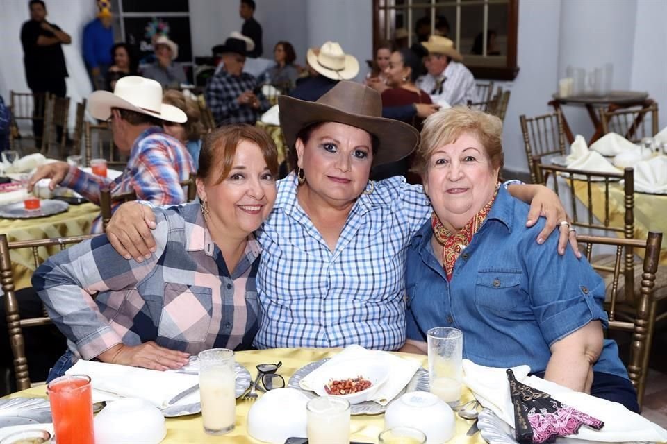 Dora Elia González de Reséndiz, Juana María Quintanilla y Margarita García