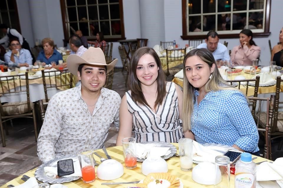 Érick Torres, Marisol Lozano y Daniela Morales