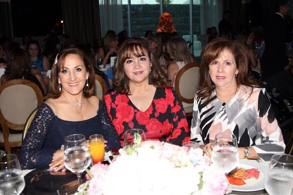 Carmen Elizondo de Flores, María Elena Guajardo de Elizondo y Nora Garza de García
