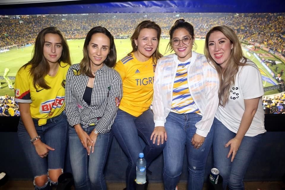 Marifer Reynoso, Florencia Villa, Mirta Reynoso, Paulina Flores y Rebeca Molano