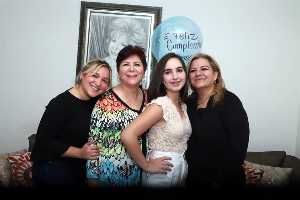 Marixa González, Bertha Flores, Melanie González Reséndez y Nancy Flores